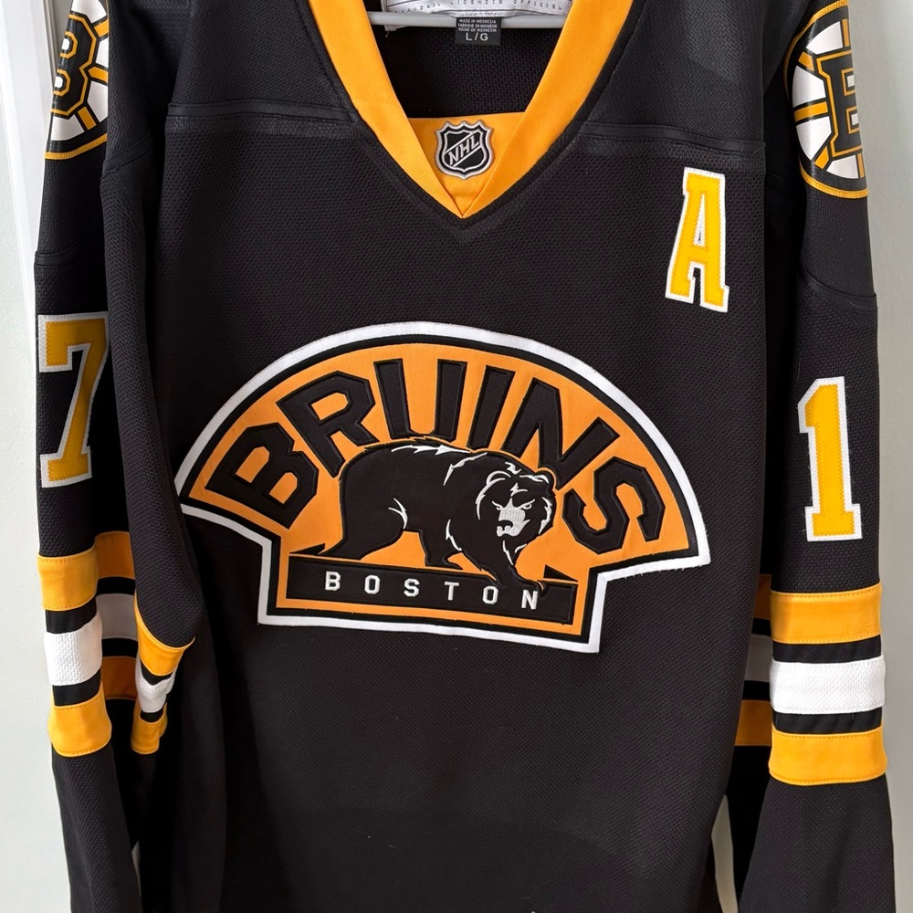 Milan Lucic Boston Bruins alternate Reebok jersey. Large. Read description.